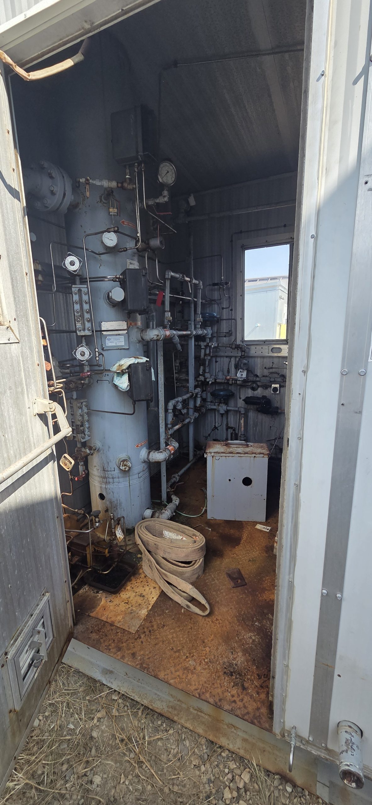 16 x 7'6 1480 PSIG Vertical Separator W/ DW Tank - Image 2